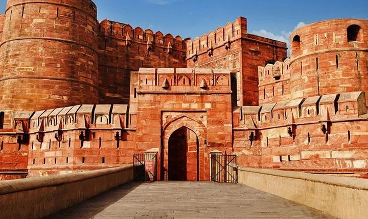 Skip-the-Line: Agra Fort Entrance Ticket with Guided Tour