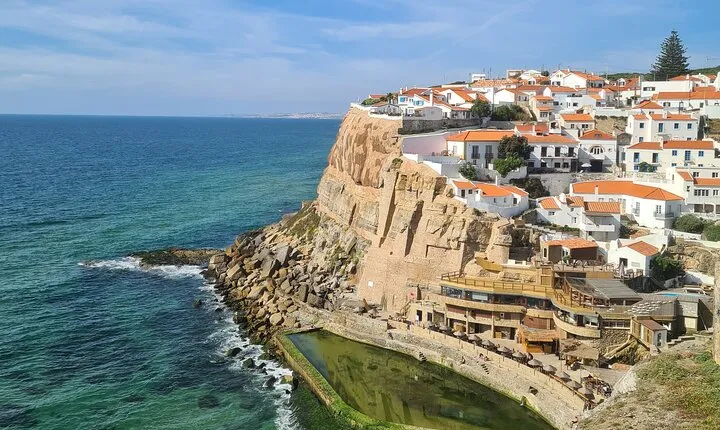 Full day exploring Sintra, Azenhas do Mar and Cabo da Roca