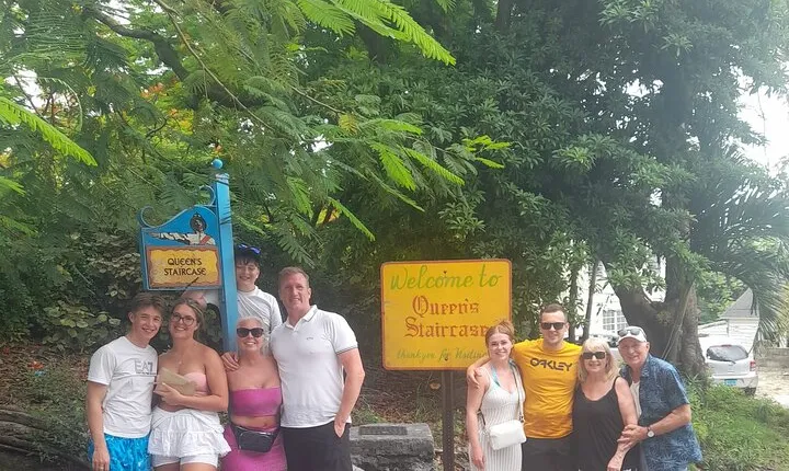Round Island Bus Tour in Nassau