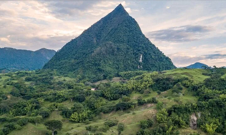 Climb The Tallest Natural Pyramid on Earth! TUSA MOUNTAIN HILL.