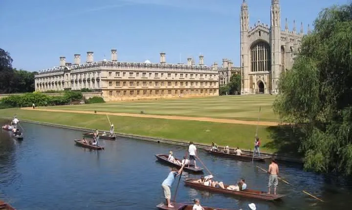 Discover Oxford and Cambridge with Guide from London by Coach