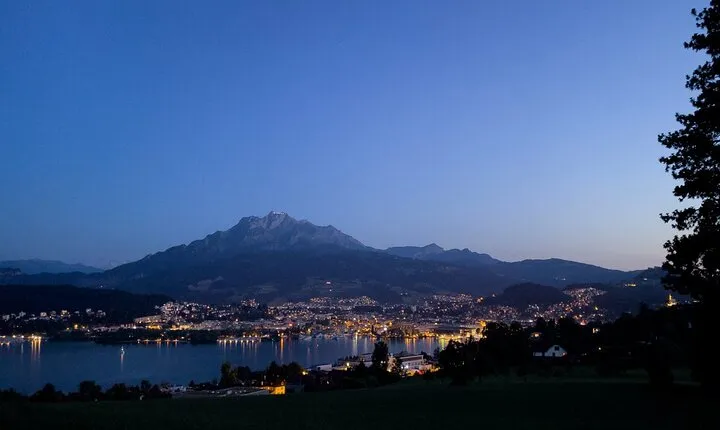 Private Lucerne View and Photo Walking Tour