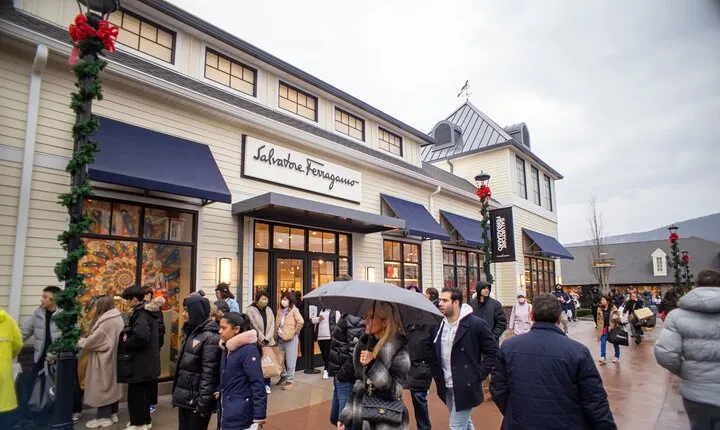 Private Shopping Tour from NYC to Woodbury Common Premium Outlets