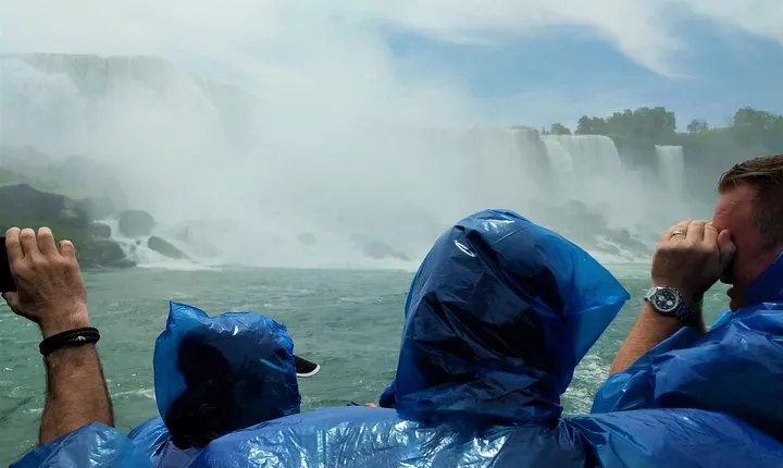 Niagara Falls in 1 Day: Tour of American and Canadian Sides