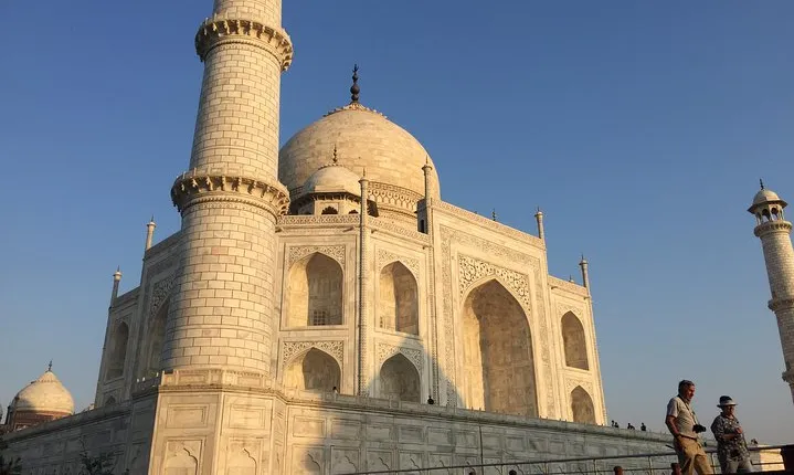 Sunrise Taj Mahal Tour With Female Tour Guide