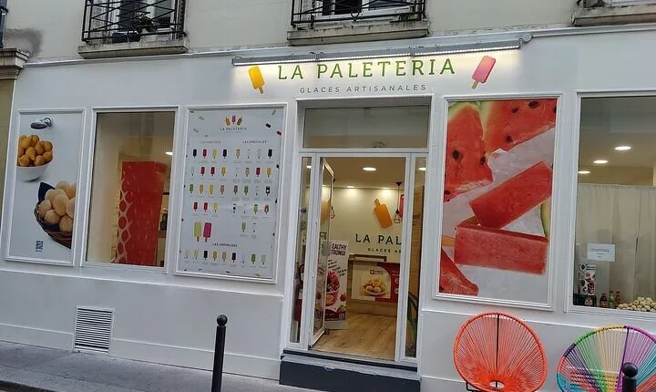 Two Hours Quick Private Tour of Paris with Hotel pickup 
