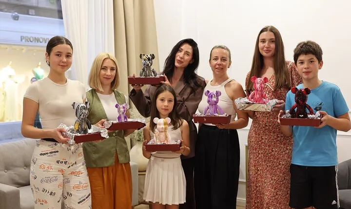 Bear Art Studio: Paint Your Own - Fluid Art Workshop in Alicante