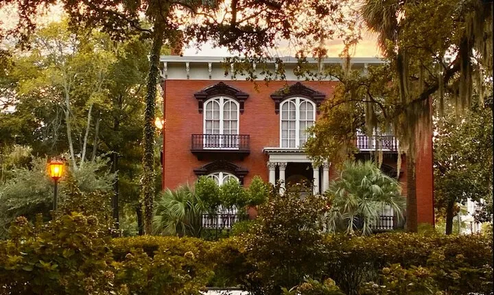 Savannah Historic District Tour by The Wandering Historians