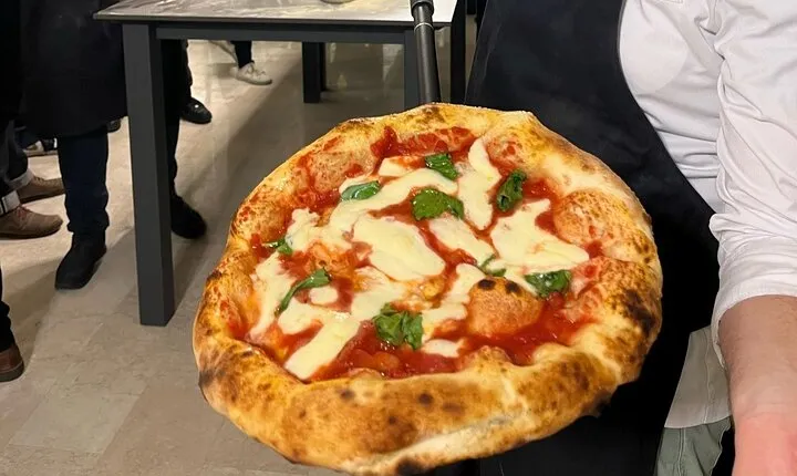 Pizza Cooking Class with Tiramisù and Wine Tasting in Milan