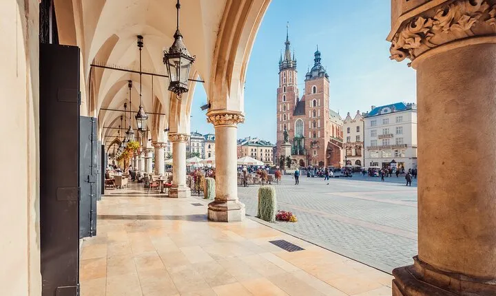 Welcome to Krakow: Private 2-hour Old Town Walking Tour
