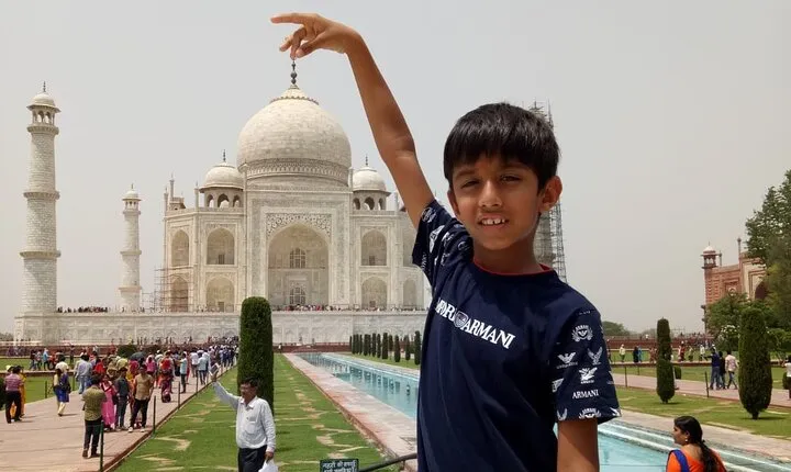 Visit the TajMahal in a day from Mumbai choosing your own flights