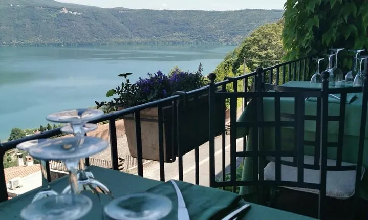 Bracciano Castel & Etruscan Day Tour from Rome