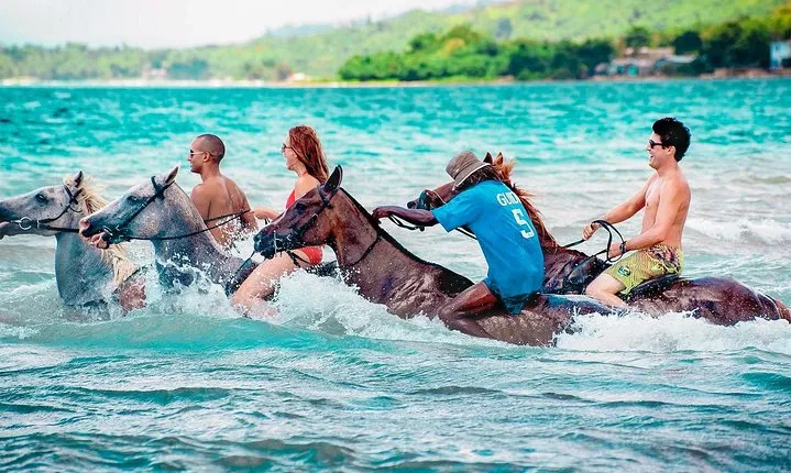 Half Day Beach Horseback Riding in Ocho Rios + Lunch