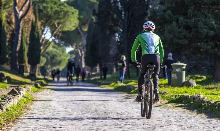 Rome E-Bike Small Group Tour of the Appian Way with Private Option