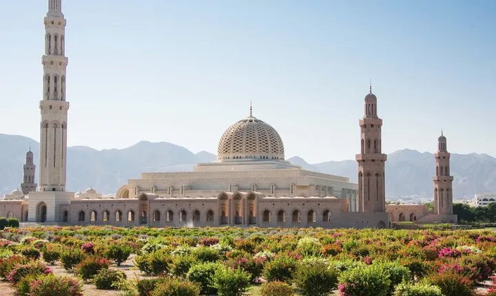 Private Half-Day Tour to Grand Mosque-Nakhal Fort and Hotspring