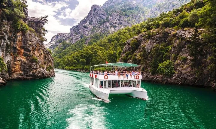 Side Green Canyon Boat Tour with Soft Drinks and Lunch