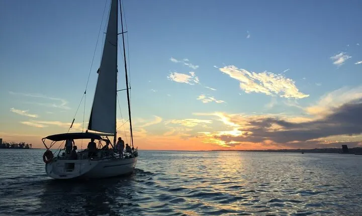 Private Sunset Sailing Tour in Lisbon with welcome drink