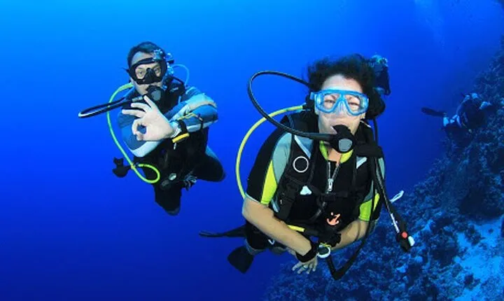 Intro Diving for Beginners in Hurghada with Pick-up and Lunch
