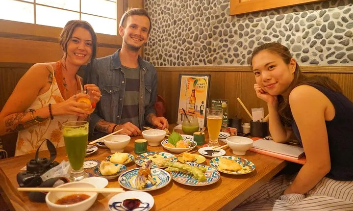 Kyoto Night Foodie Tour in Gion (9+ dishes + 6 Sake tastings)