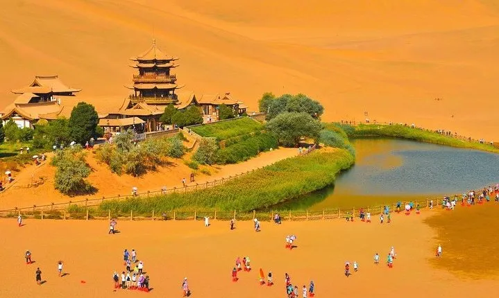 Dunhuang Private Day Tour: Mogao Grottoes,Singing Dunes and Crescent Moon Spring