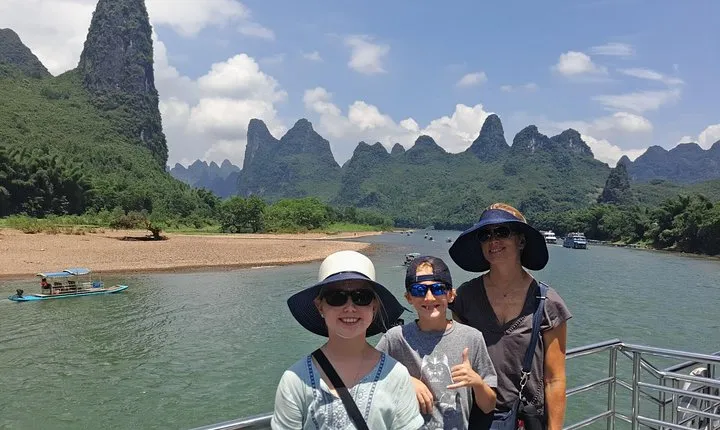 1-Day Li-River Cruise from Guilin to Yangshuo+Yangshuo Ruyi peak Cable Car Tour