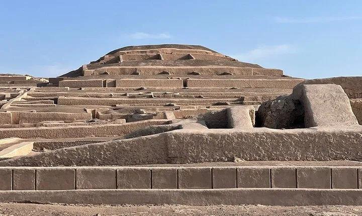 Tour Pyramids of Cahuachi and Textile Workshop