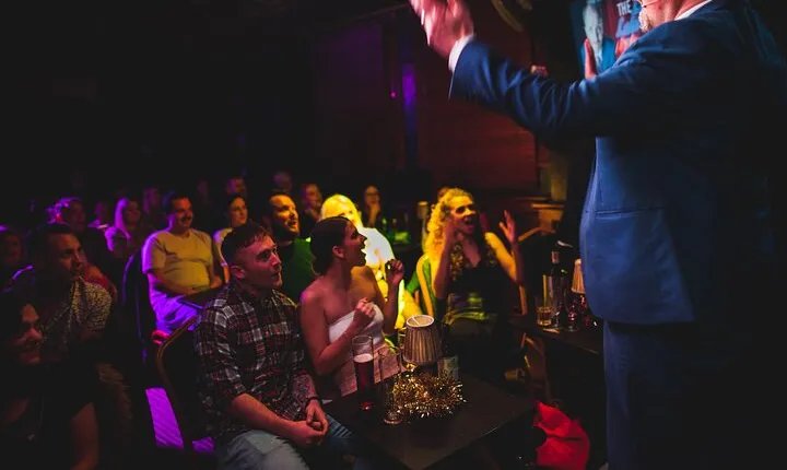Thur 9pm Comedy Magic Show includes 2 glasses of Prosecco + Pizza
