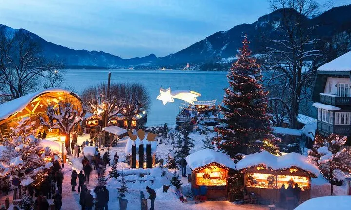 Where Locals Go for Christmas: Wolfgangsee Advent Tour
