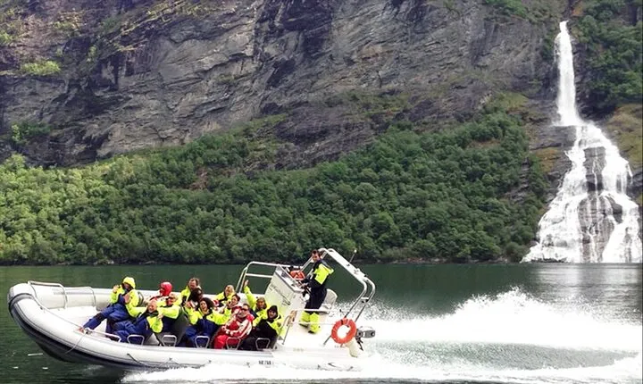 Private Day Tour to Flåm, incl RIB Sognefjord Safari Flåm Railway