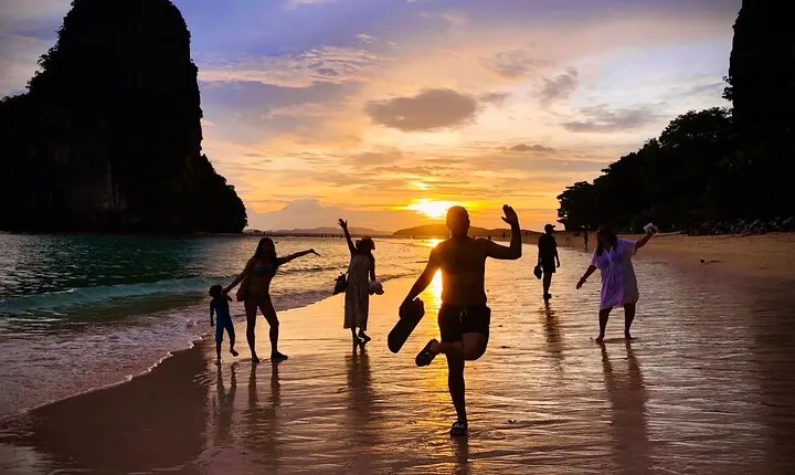 4 Islands Sunset + Plankton by Speedboat - Small Group of 12