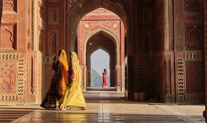 Day Trip to The Taj Mahal and Agra from Delhi by Super-fast Train