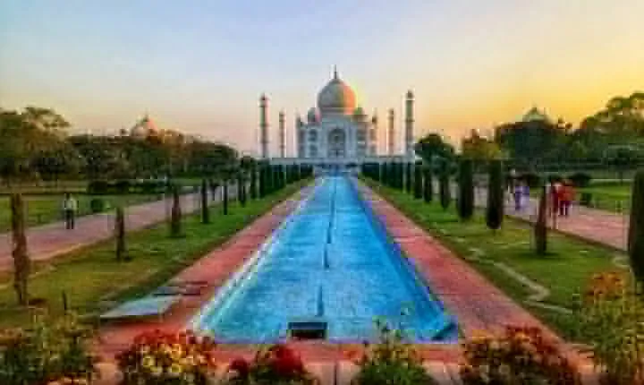 From Delhi: Taj Mahal Sunrise and Agra fort Tour by Private Car