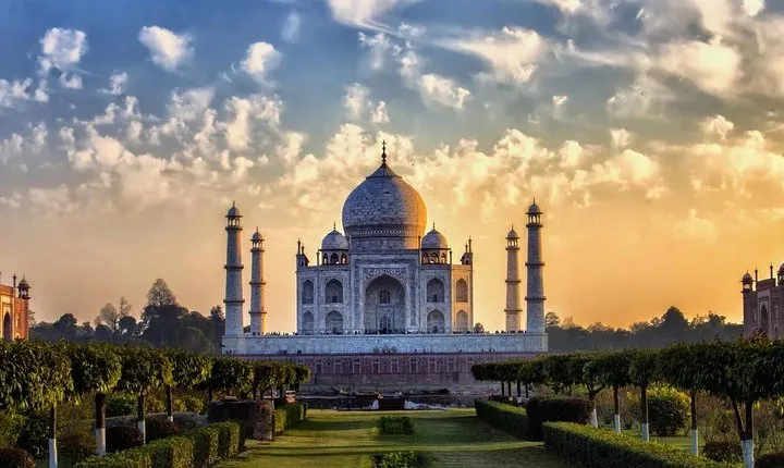 Private Taj Mahal Sunrise and Agra Fort Tour From Delhi