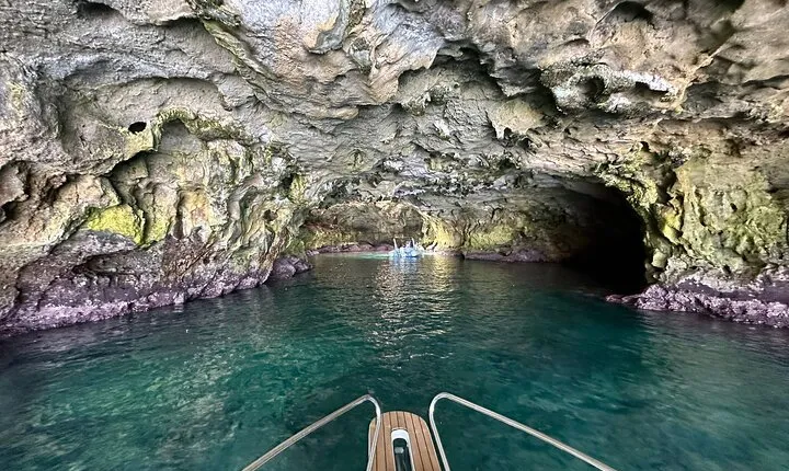 Private tour in Polignano to discover the caves with aperitif