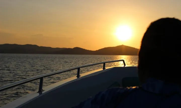 Small-Group Sunrise Tour to Phi Phi Island from Phuket