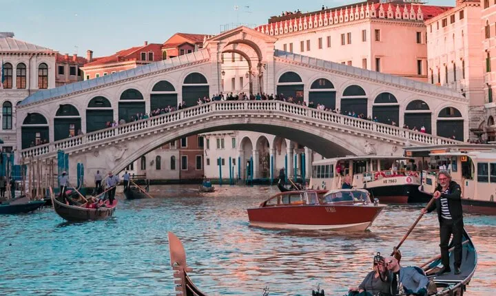 Private Secret Venice Tour; Rialto Market, San Polo & Food and Wine tasting