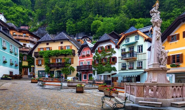 Ancient Treasures in Hallstatt: Exploration Game and Tour