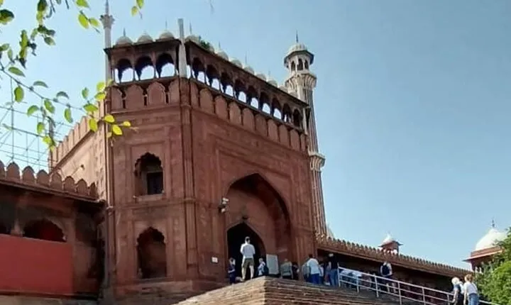 Golden Triangle Tour with Khajuraho and Varanasi