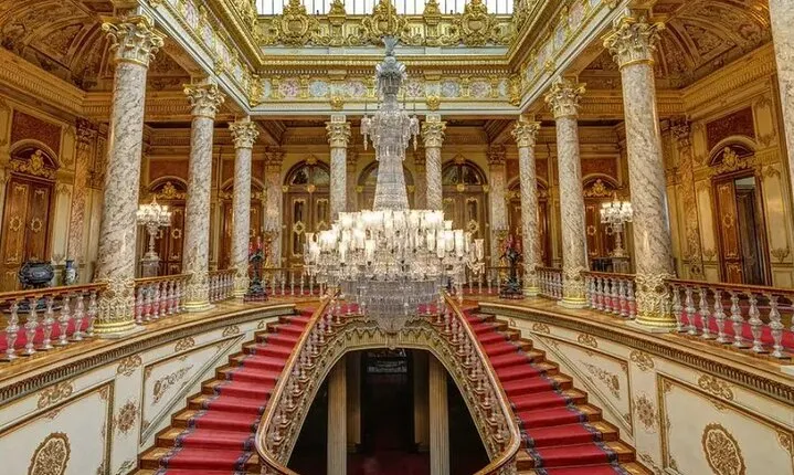 Imperial Splendor: Dolmabahce Palace & Bosphorus Yacht Cruise