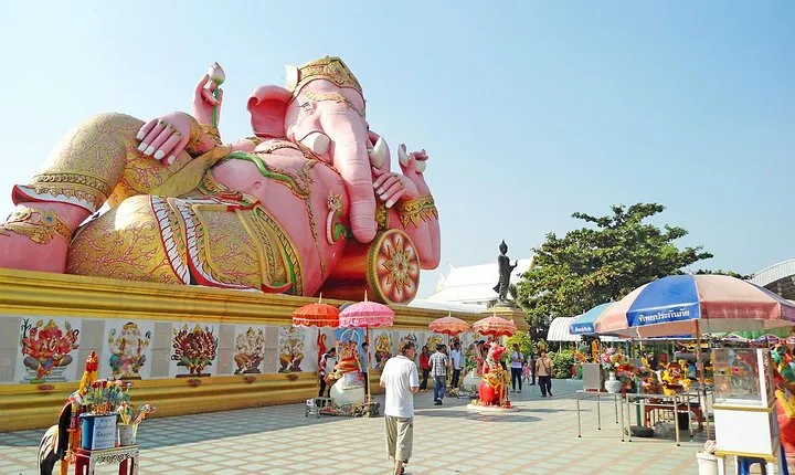 Chachoengsao One Day Trip from Bangkok : Historic Market and Buddhist Temples