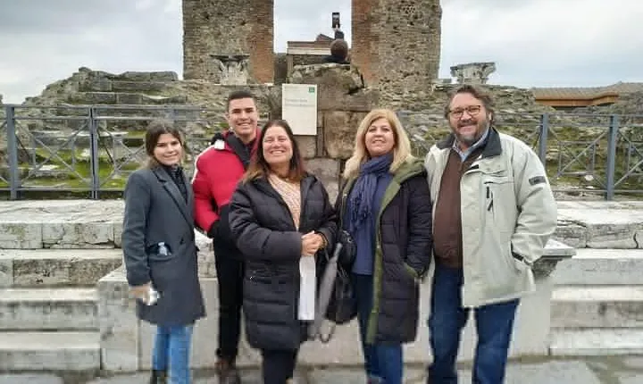 Visit Pompeii with an expert professional guide (2/3 hours)