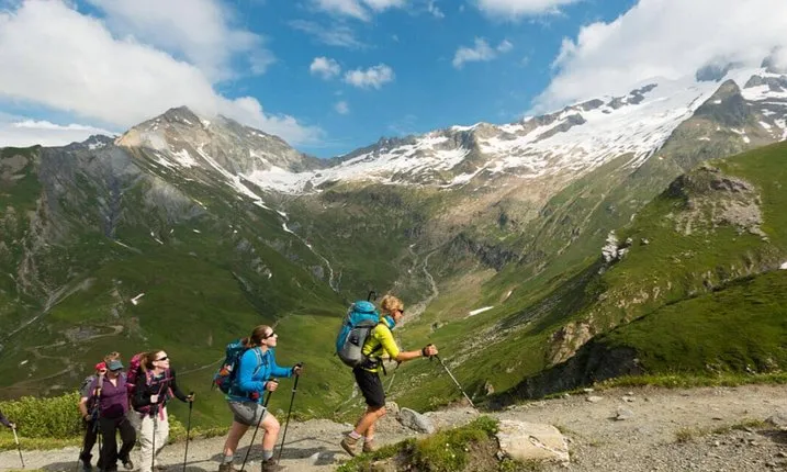 1 day CARPATHIAN PEAKS & CHALETS hike