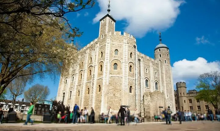 Tower of London with London Hop-On Hop-Off Tour and River Cruise