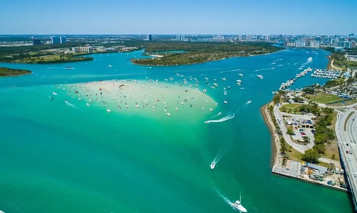 Miami Biscayne Bay Boat Tour with Sandbar Experience.