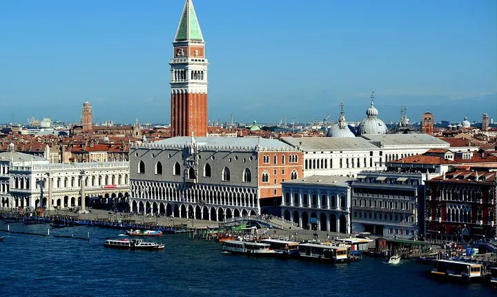 Venice LUXURY Private Day Tour with Gondola ride - from Rome