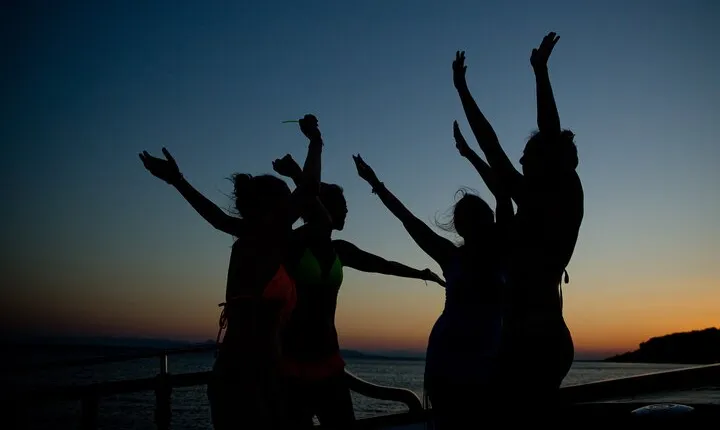 Athens Riviera Evening Cruise with Music and Swimming