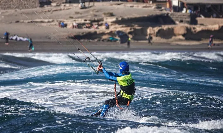 4-Day Private Kitesurfing Lessons for Beginners in Tenerife