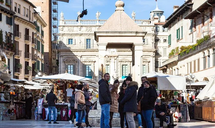 Street Food Walking Tour in Verona