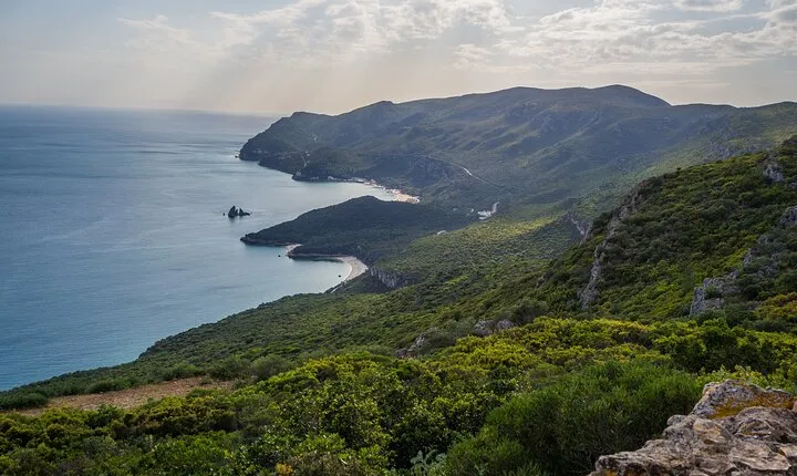 Lisbon off-the-beaten-path Small Group Tour: Sesimbra, Arrabida & Wine Tasting