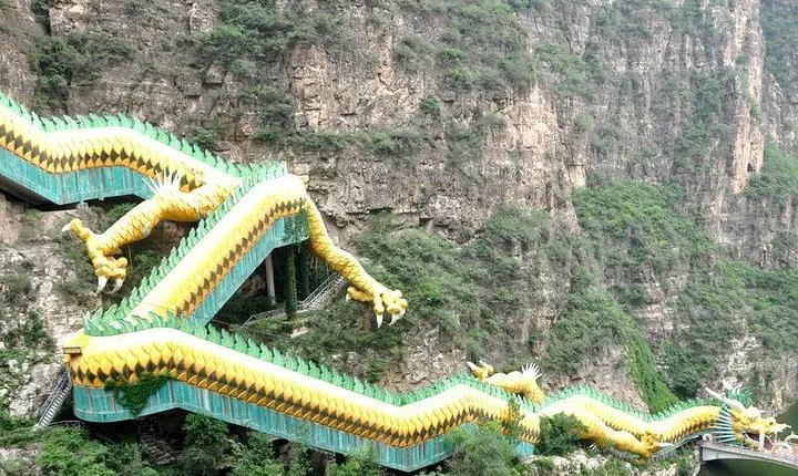 All-inclusive Private Day Tour to Longqingxia Gorge and Juyongguan Great Wall